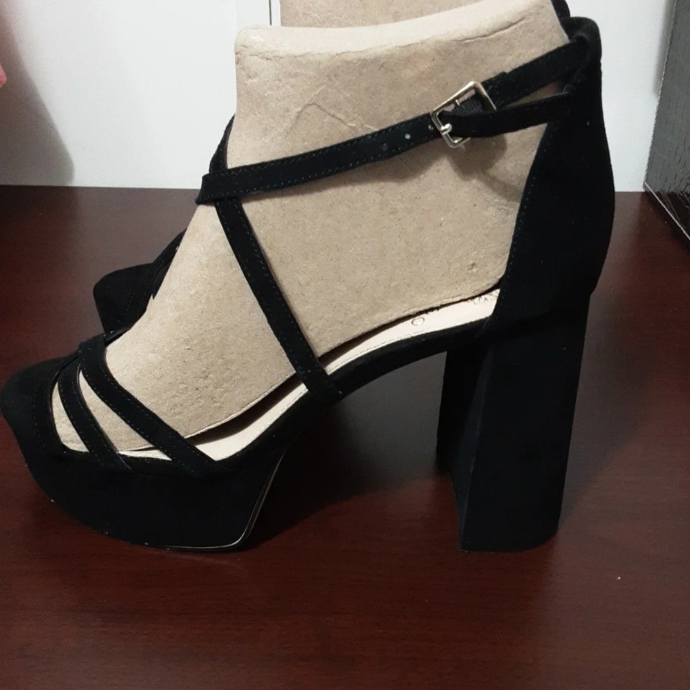 Vince CamutoGarnitta‎ Platform Black Strappy Heels